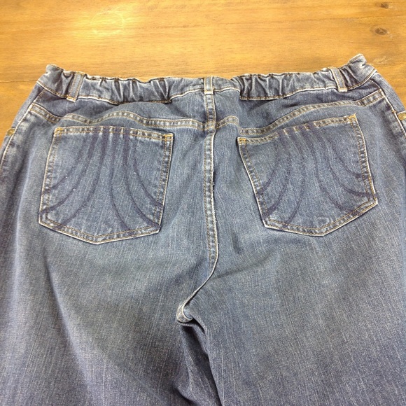 Liz Lange Elastic Waist Maternity Straight Jeans - Picture 3 of 6